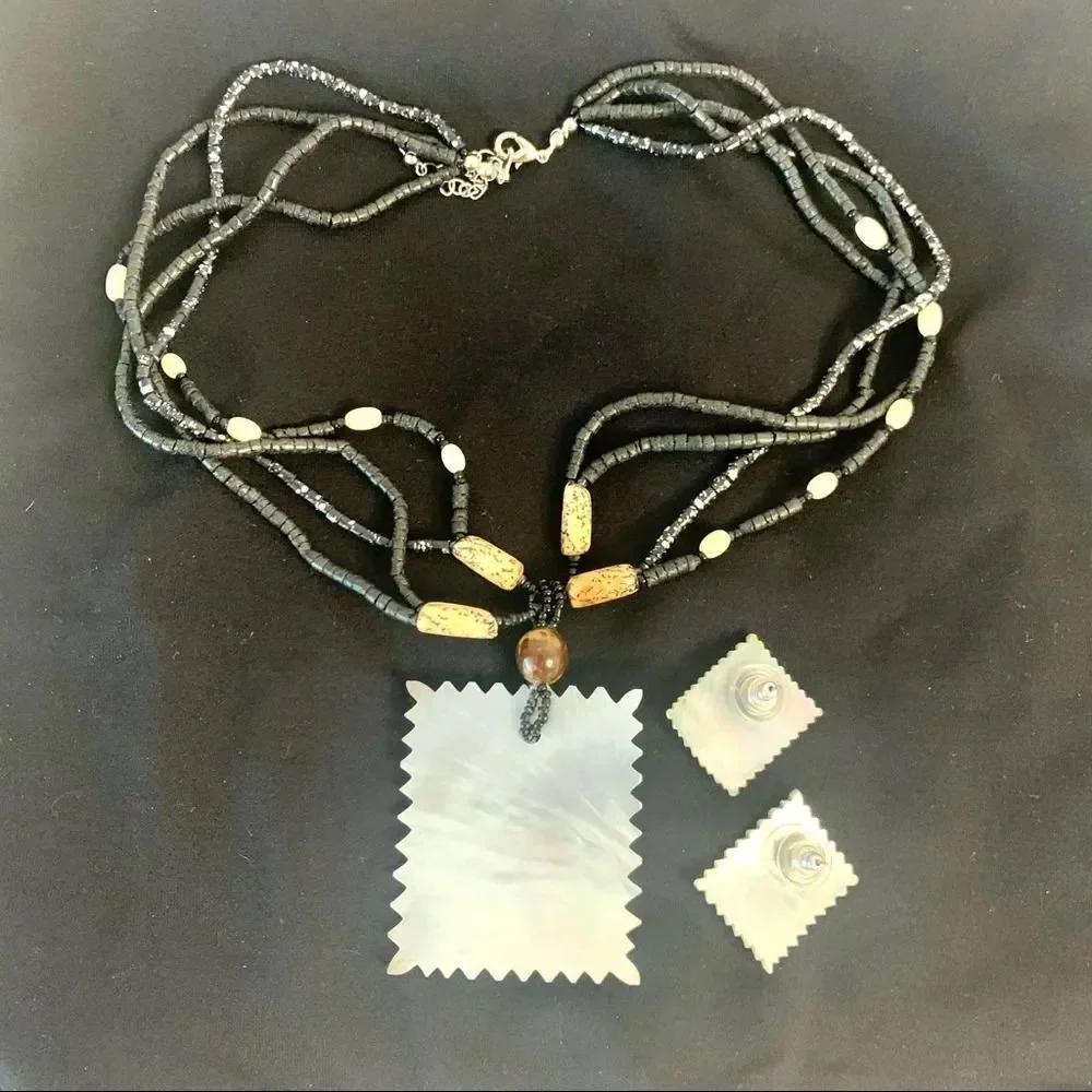 Shell Necklace and‎ Earrings Set NWOT